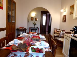 thumbnail: Breakfast area