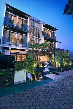 thumbnail: Front of property