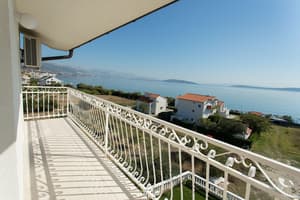 thumbnail: Exterior