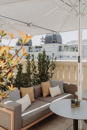 thumbnail: Outdoor dining