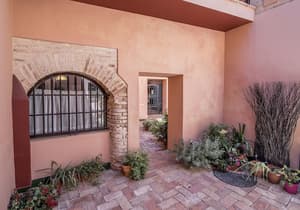 thumbnail: Exterior detail