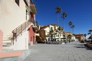 thumbnail: Exterior
