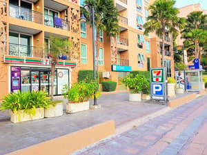 thumbnail: Front of property