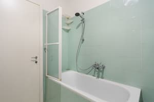thumbnail: Deep soaking bathtub