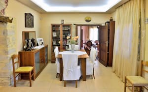 thumbnail: In-room dining