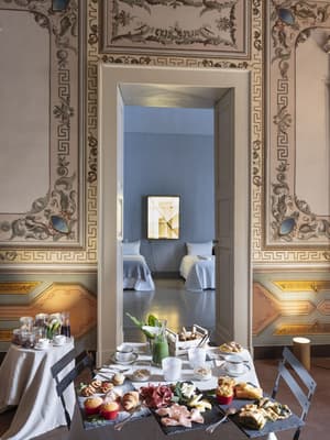 thumbnail: Room service - dining