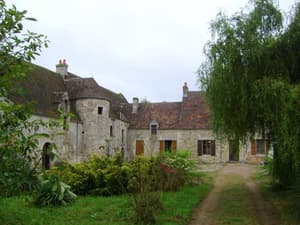thumbnail: Exterior detail