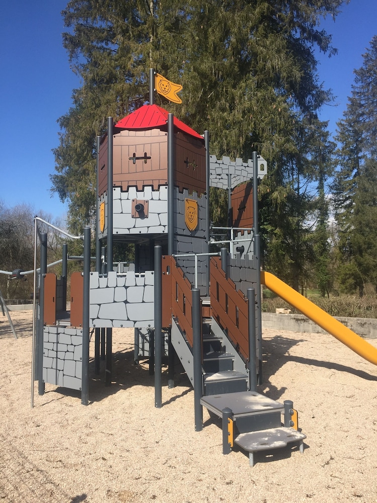 Children's play area - outdoor