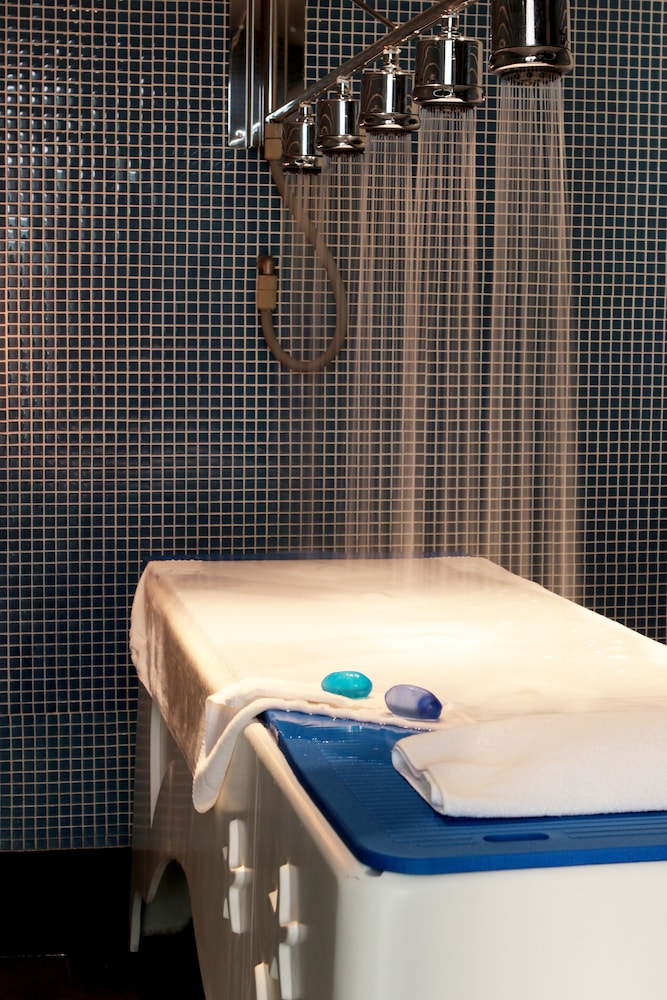 Vichy shower