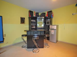 thumbnail: Bar (on property)