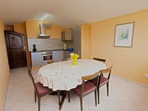 thumbnail: In-room dining