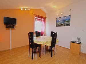 thumbnail: In-room dining