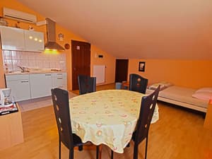 thumbnail: In-room dining