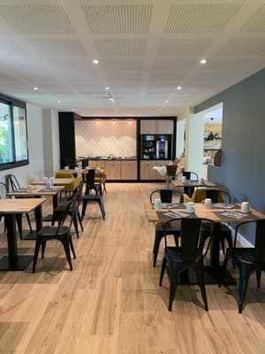 thumbnail: Breakfast area