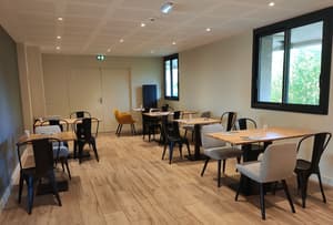 thumbnail: Restaurant