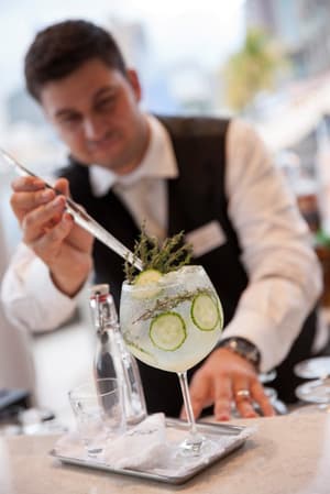 thumbnail: Bar (on property)