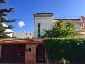thumbnail: Front of property