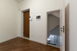 thumbnail: Interior entrance