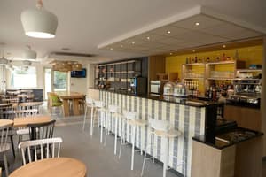 thumbnail: Bar (on property)