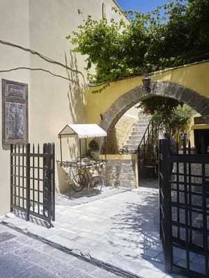 thumbnail: Exterior detail