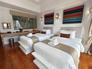 thumbnail: Interior