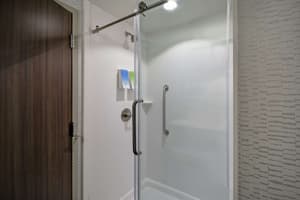 thumbnail: Bathroom shower