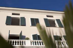 thumbnail: Front of property