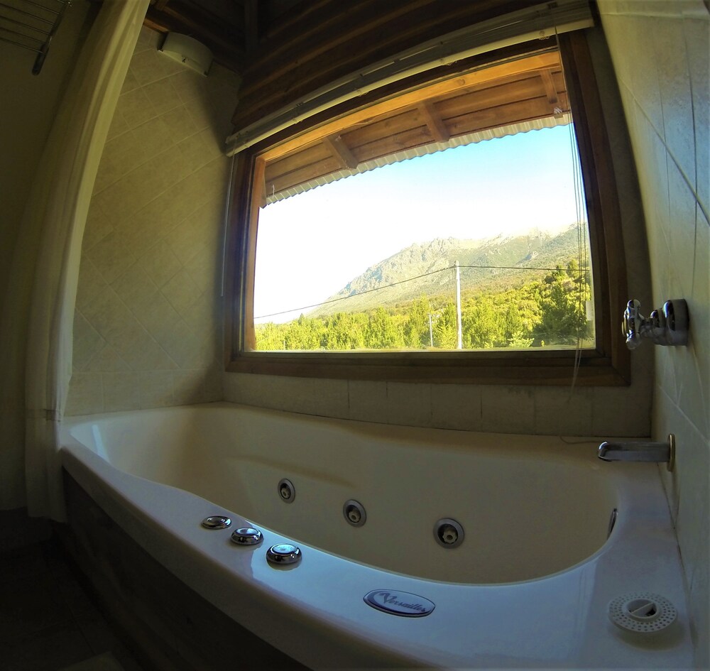 Jetted tub