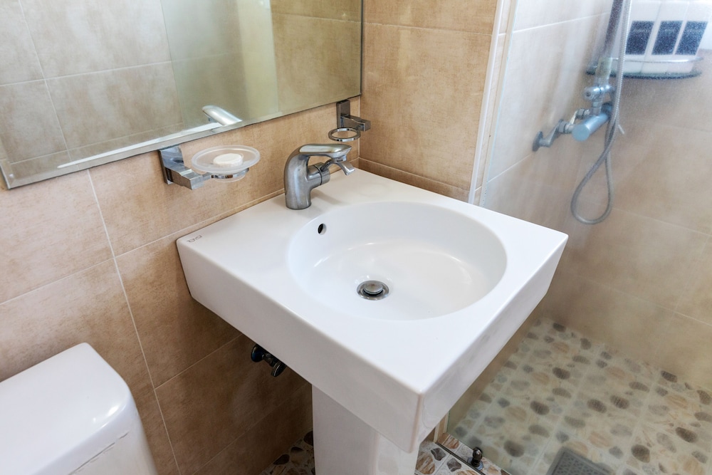 Bathroom sink