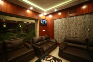 thumbnail: Lobby sitting area