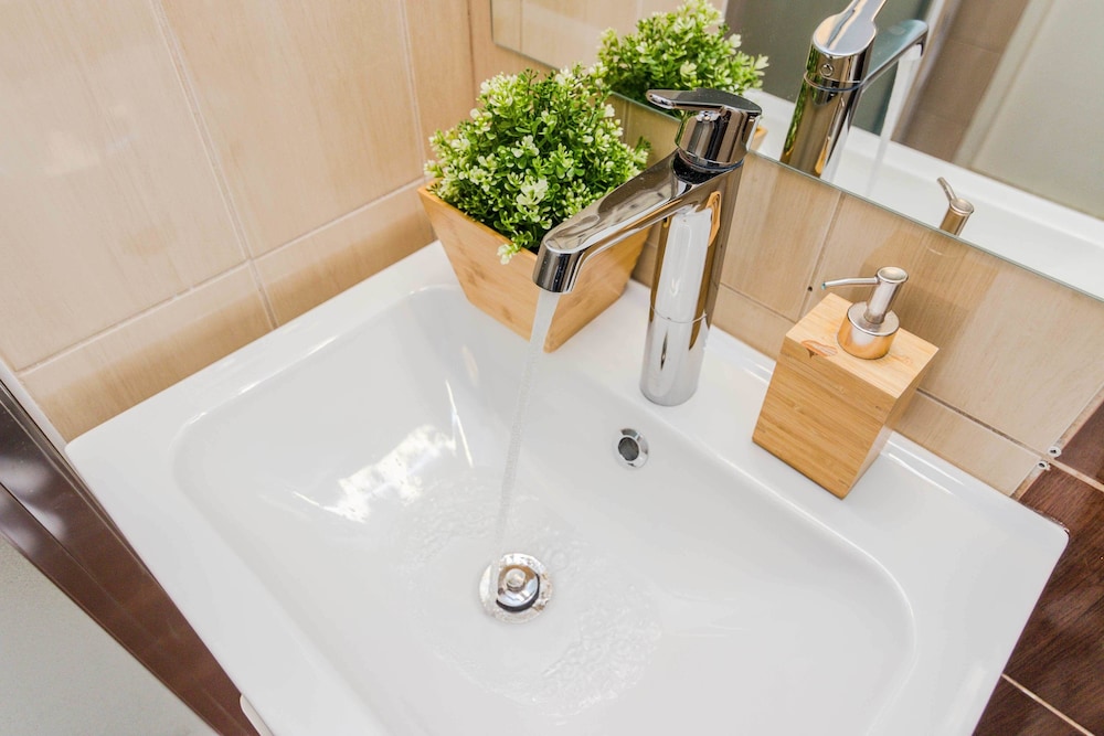 Bathroom sink