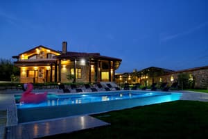 thumbnail: Outdoor pool