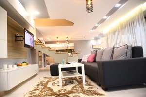 thumbnail: Interior entrance