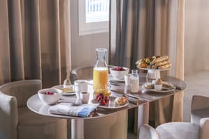 thumbnail: Breakfast area