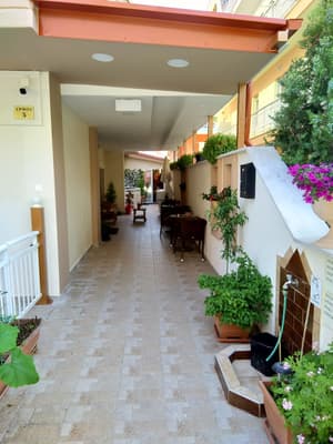 thumbnail: Exterior