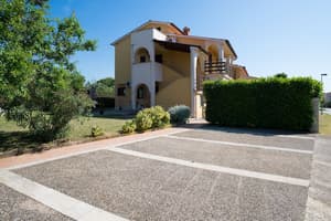 thumbnail: Interior entrance