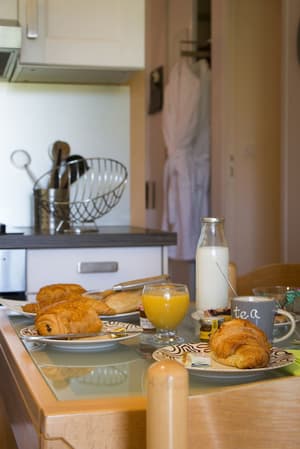 thumbnail: In-room dining