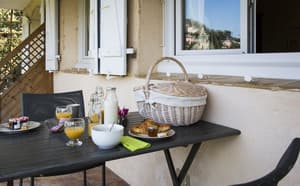 thumbnail: Outdoor dining