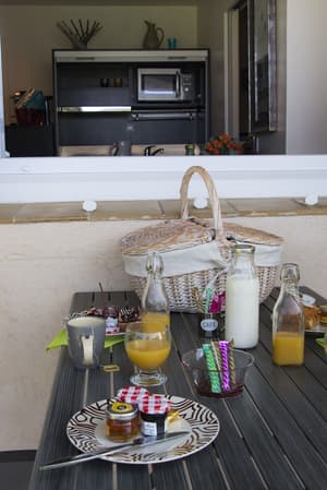 thumbnail: Outdoor dining