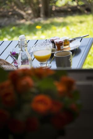thumbnail: Outdoor dining