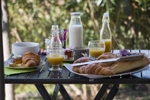 thumbnail: Outdoor dining