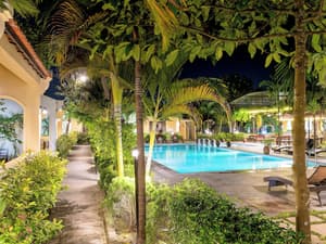 thumbnail: Courtyard view