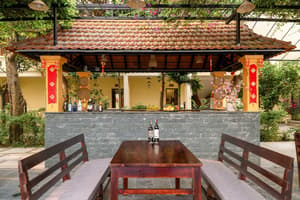 thumbnail: Outdoor dining
