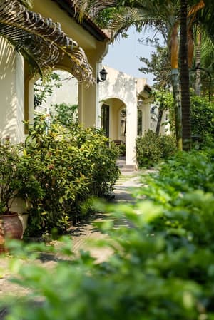 thumbnail: Courtyard