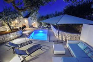 thumbnail: Exterior