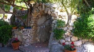 thumbnail: Property grounds