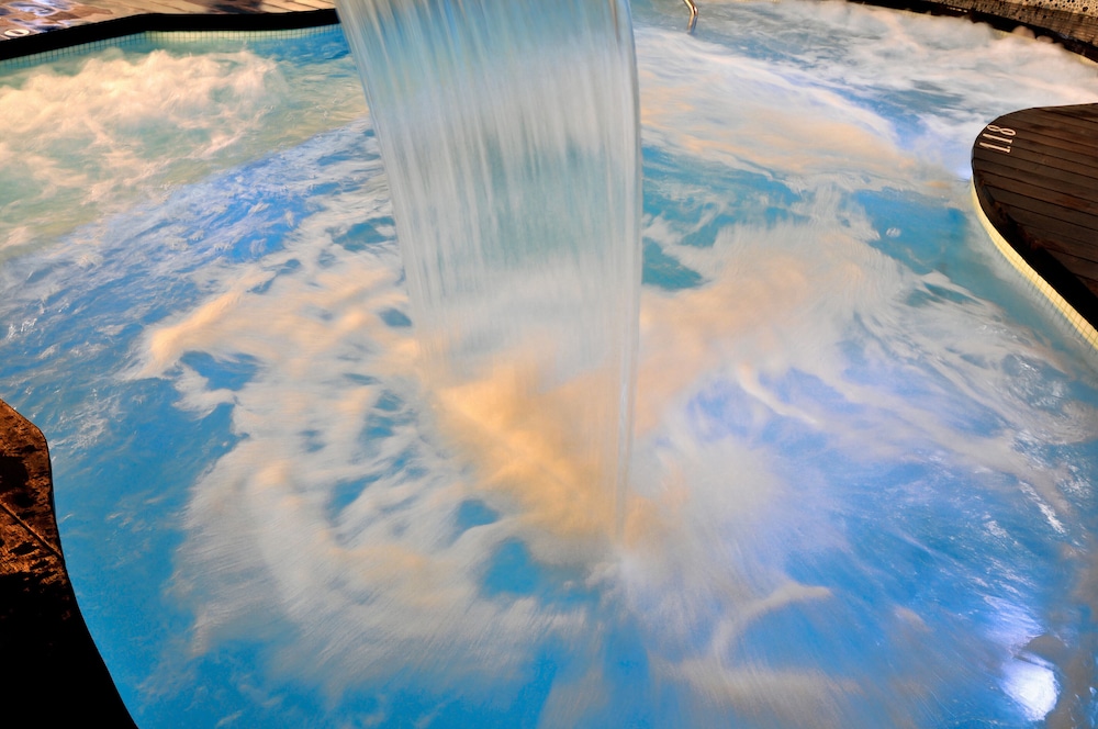 Pool waterfall