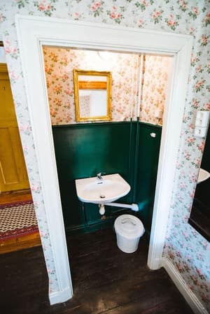 thumbnail: Bathroom sink