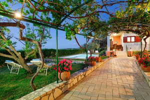 thumbnail: Exterior