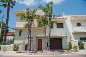 thumbnail: Front of property